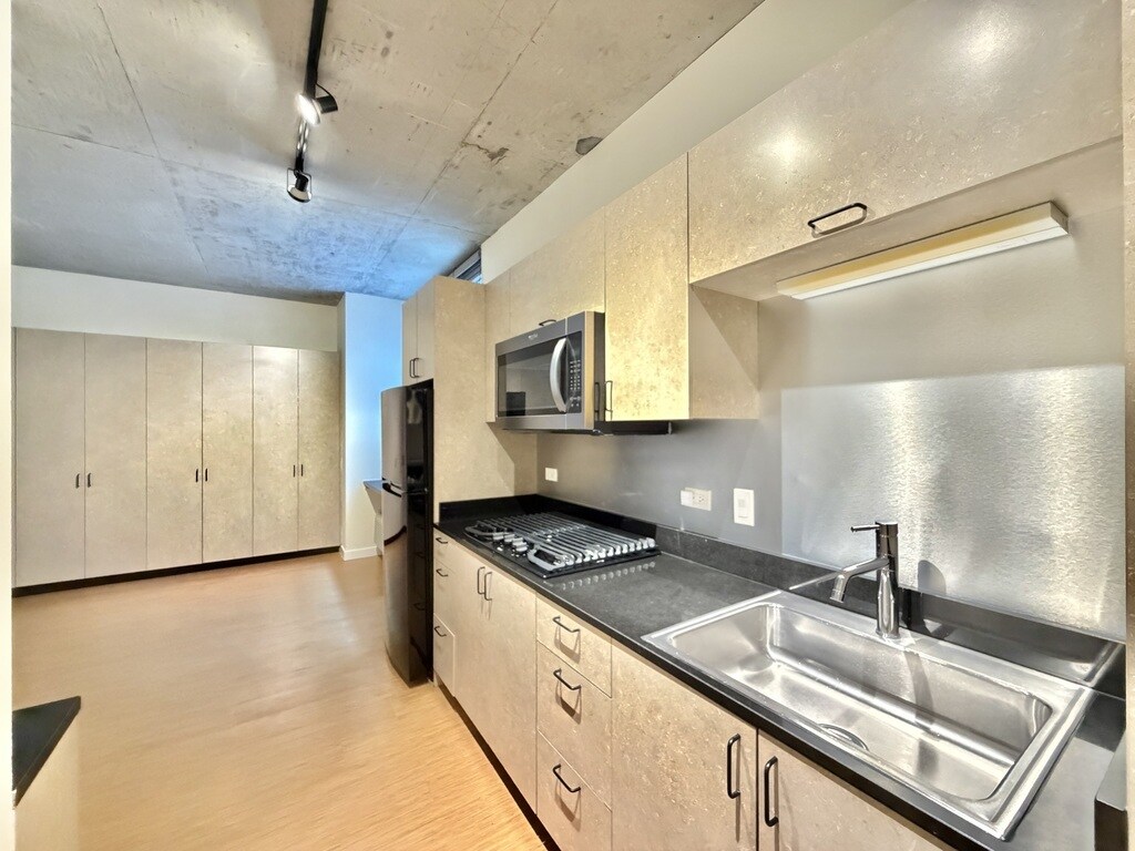 Building Photo - 1515 N Fremont St
