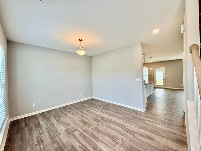 Building Photo - Move in now and pay NO RENT for the rest o...