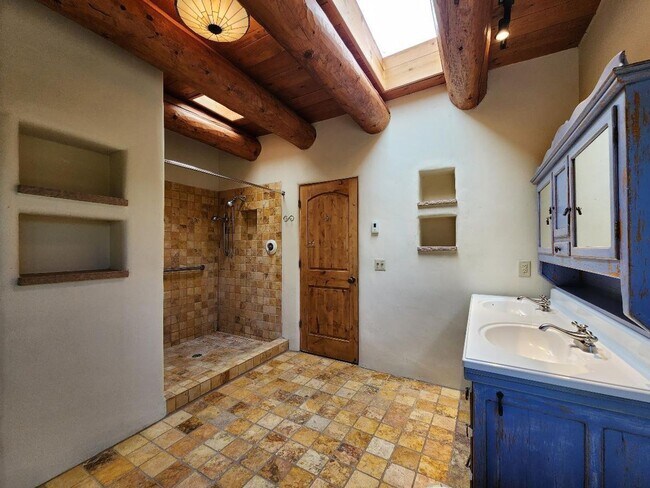 Building Photo - 4 Palentine Rd