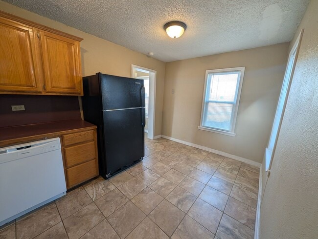 Building Photo - 3 Bedroom House in Pryor