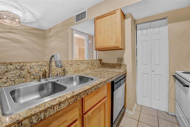 Building Photo - 3018 S 1st St