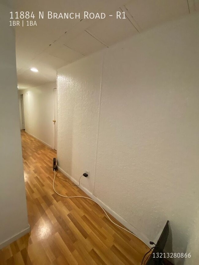 Building Photo - 11884 N Branch Rd