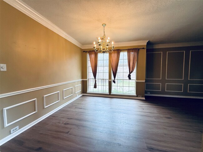 Building Photo - 16523 Town Lake Ct