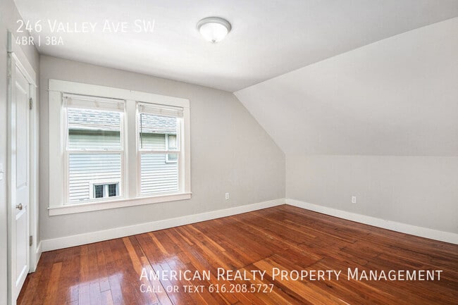 Building Photo - 246 Valley Ave SW