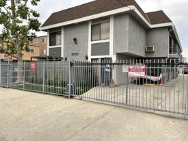 Building Photo - 21121 Bassett St #2 Canoga Park, Ca 91303