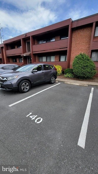 Building Photo - 1501 S George Mason Dr