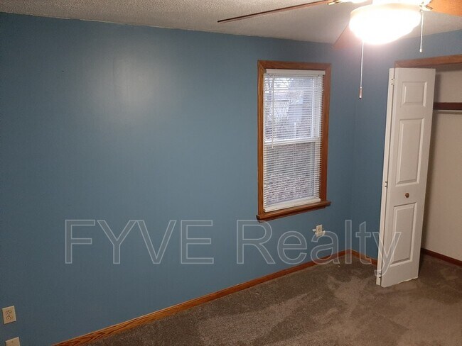 Building Photo - 1222 E 340th St