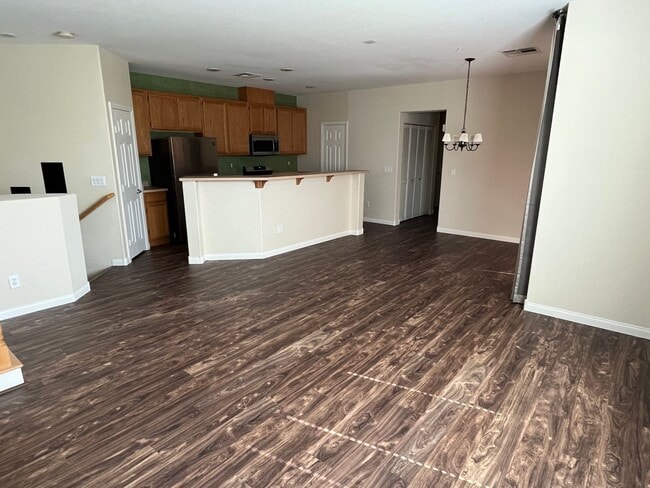 Building Photo - 2 BED / 2 BA - ALL APPLIANCES - COMMUNITY ...