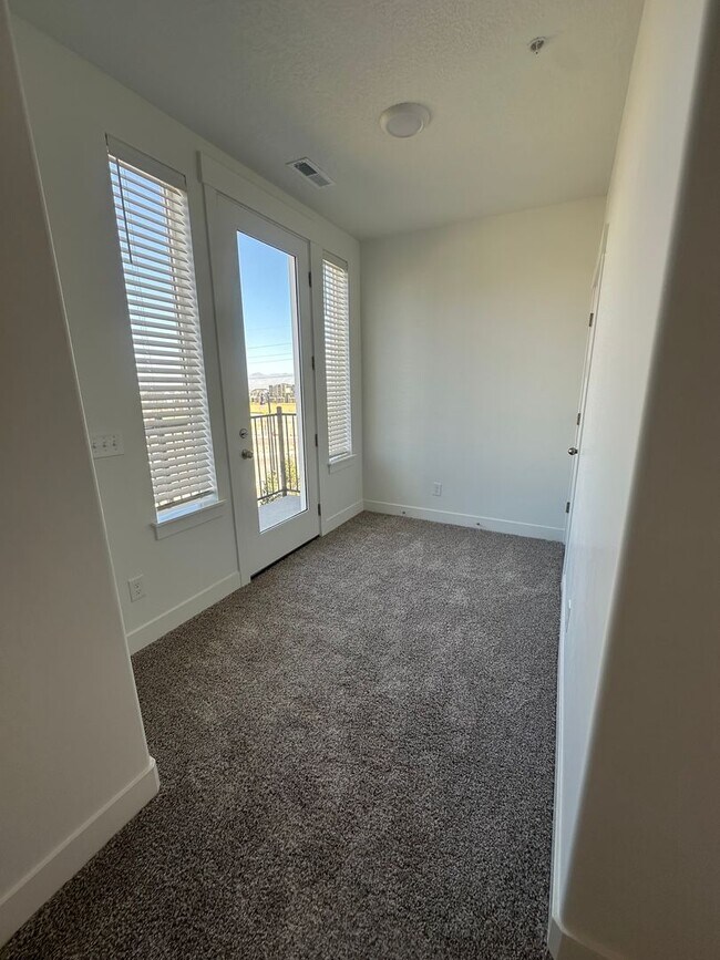 Building Photo - 6454 Pinnacle Peak Ln
