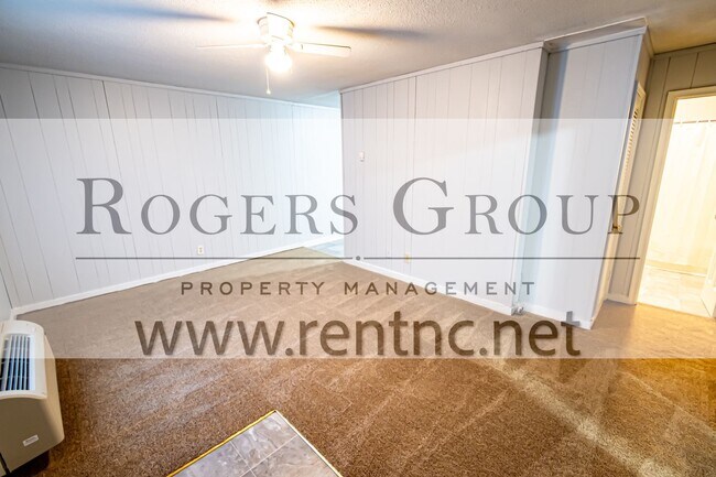 Building Photo - #105 - 428-430 Ridley St Duplex