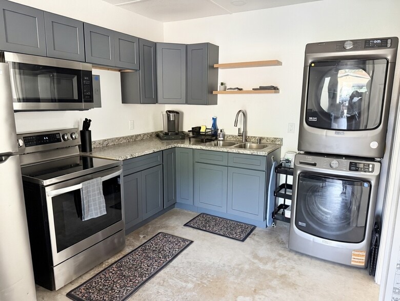 Building Photo - 8403 Glen Echo