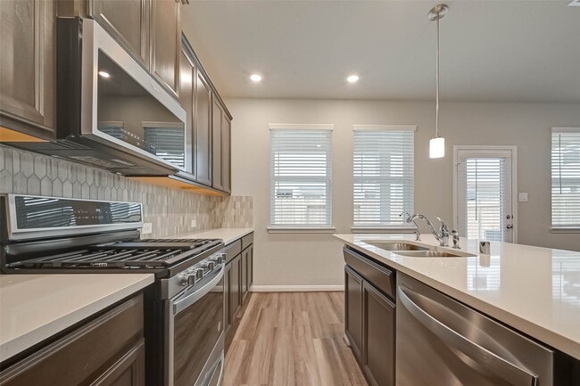 Building Photo - 1521 Beach Oak Dr