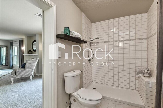 Building Photo - Beautifully Remodeled 4-Bedroom Home near ...