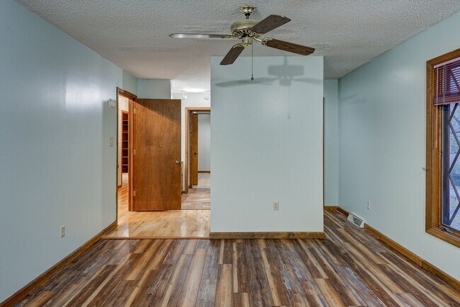 Building Photo - Large home in a beautiful setting close to...