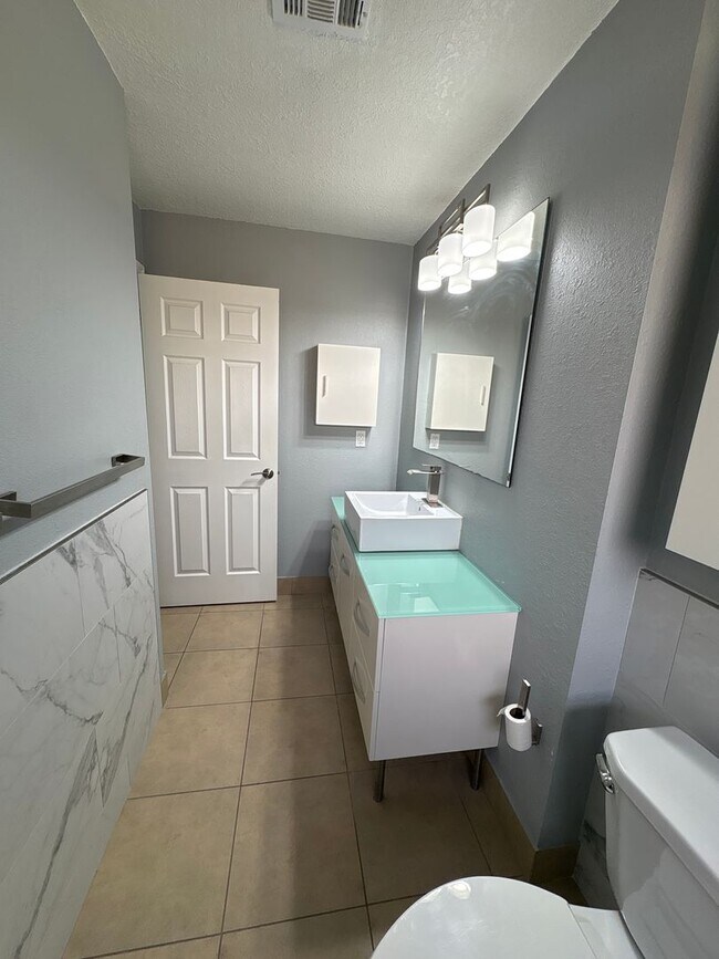 Building Photo - Beautiful 3 Beds 2 Baths home
