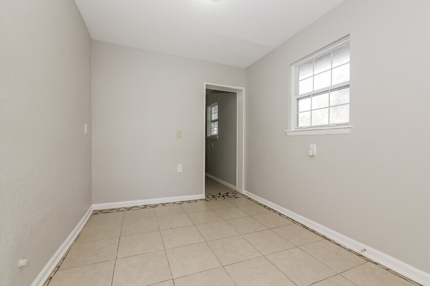 Building Photo - 6113 E 153 St