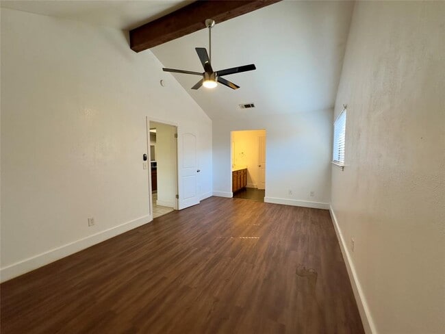 Building Photo - 2110 Meadow Brook Dr