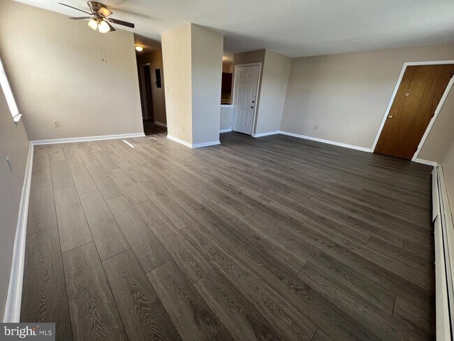 Building Photo - 306 Walnut Ct Way