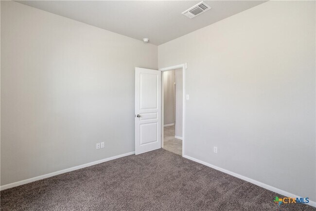 Building Photo - 5716 Blackstone Dr