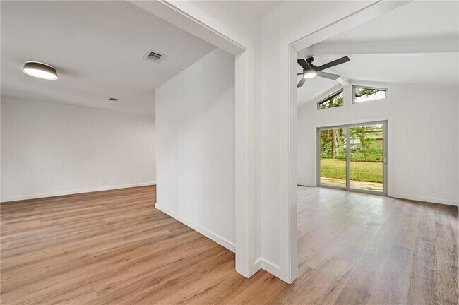 Building Photo - 608 Franklin Dr