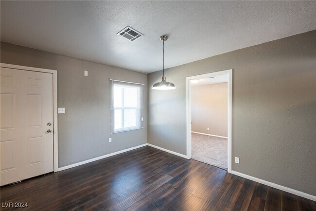 Building Photo - 227 S Texas Ave