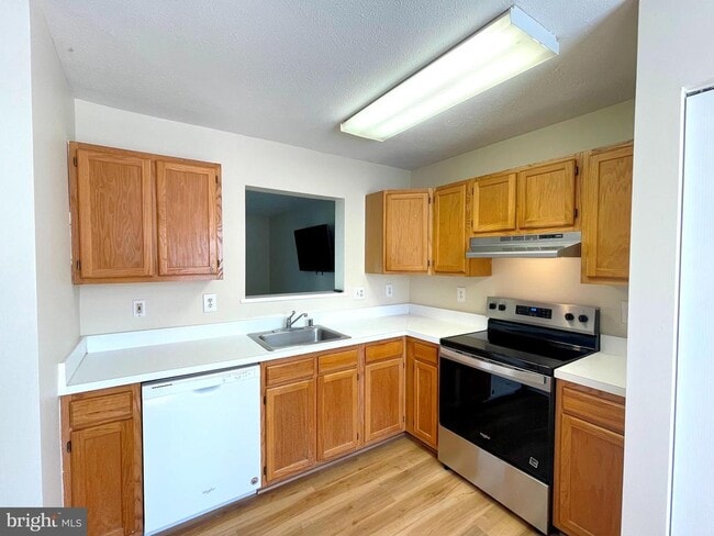 Building Photo - 45288 Rumsford Ln