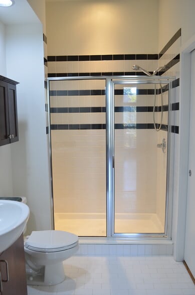 Building Photo - 2125 Southend Dr