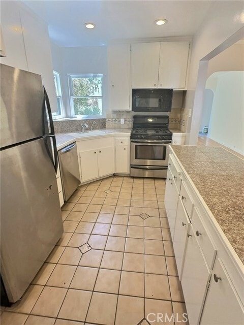 Building Photo - 3484 Ashwood Ave