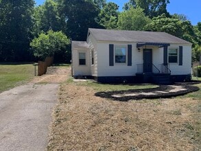 Building Photo - 3222 Selma Ave