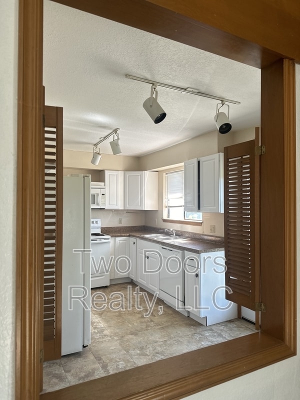 Building Photo - 2204 Shadowridge Dr