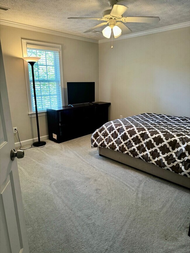 Building Photo - Port Warwick Luxury attached Home