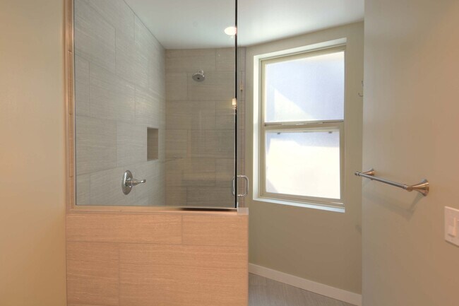 Building Photo - South Lake Union / Queen Anne Condo at The...