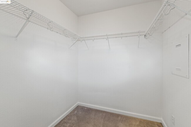 Building Photo - 271 Washington Dr