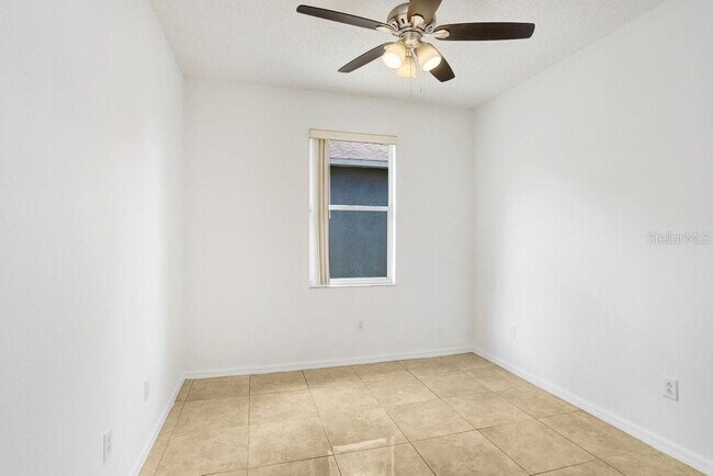 Building Photo - 930 Grand Canyon Dr