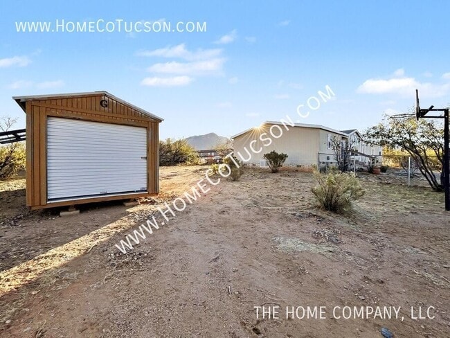 Building Photo - 5840 E Dakota Rd