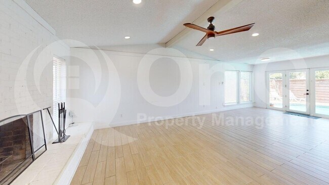 Building Photo - 2131 Blossom Ln