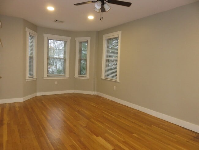 Building Photo - 192 Willow St