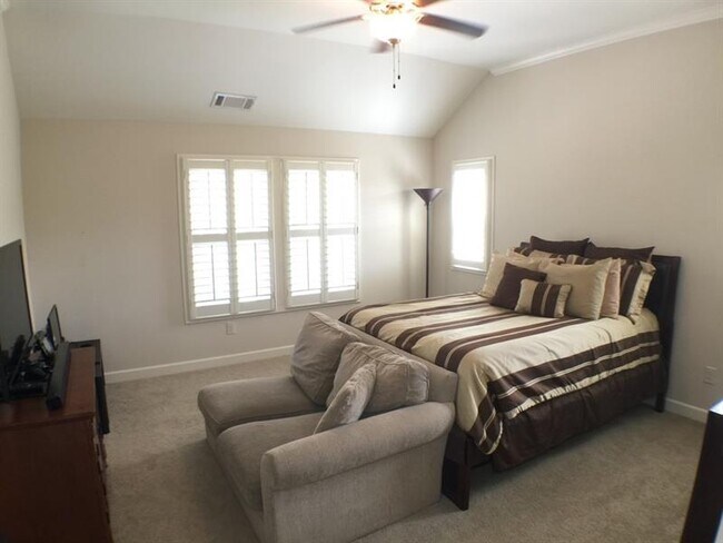 Building Photo - 2104 McFarlin Ln