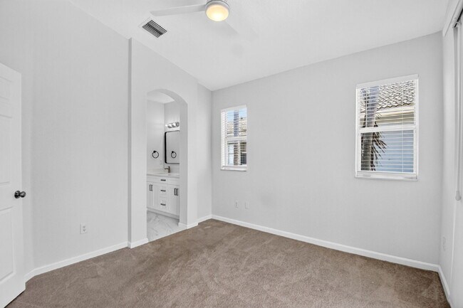 Building Photo - "Charming 2-Bed, 2-Bath Oasis in Riviera Beach – Your Perfect Retreat!"
