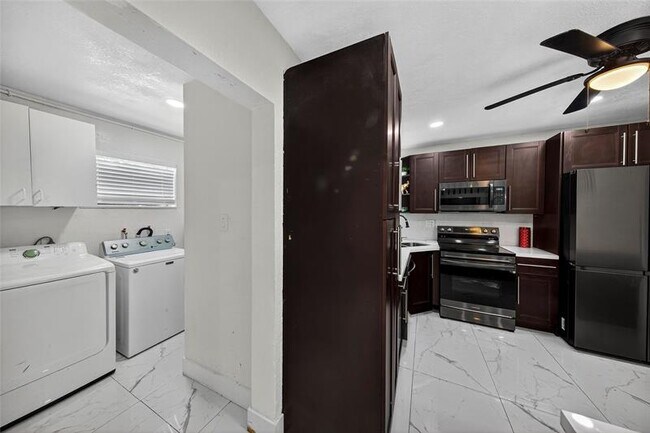 Building Photo - 19621 NW 11th Ct