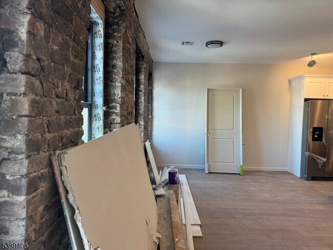 Building Photo - 188 Heckel St