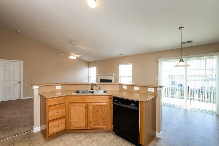 Building Photo - 722 Hope St