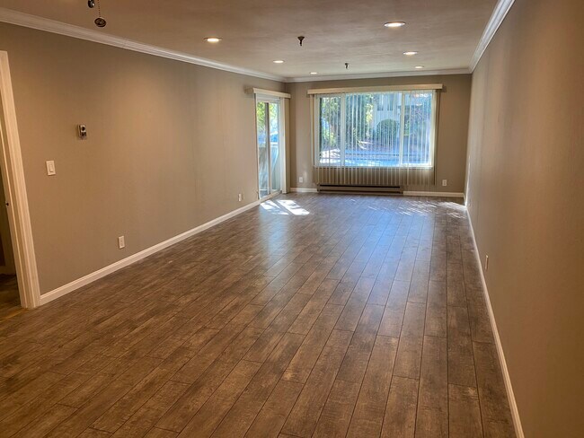 Building Photo - 1477 Grove Ave