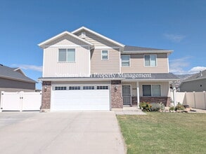 Building Photo - 5 Bed 2.5 Bath SFH