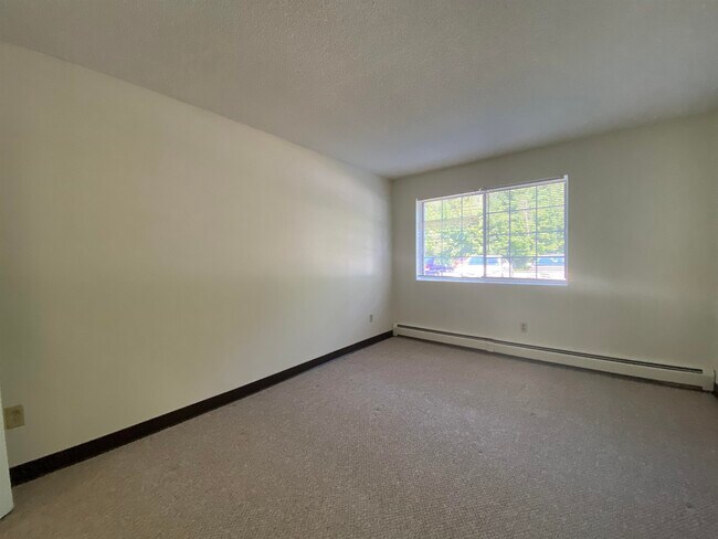 Building Photo - 377 Huse Rd