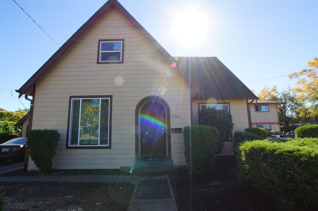 Building Photo - Greenview Apartments