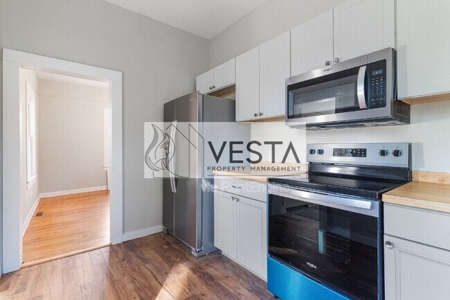 Building Photo - 555 Baldwin Ave