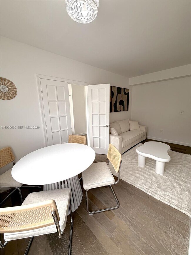 Building Photo - 605 Euclid Ave