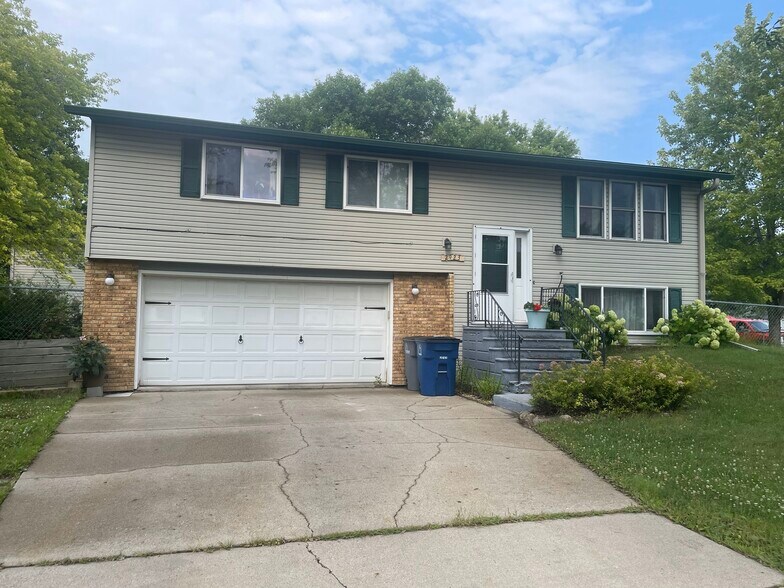 Building Photo - 2923 Heatherwood Cir S