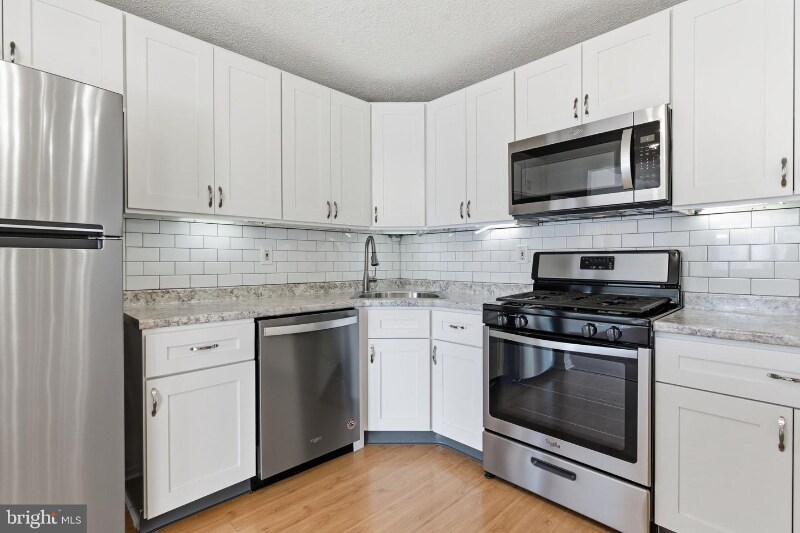 Building Photo - 30 Voscek Ct